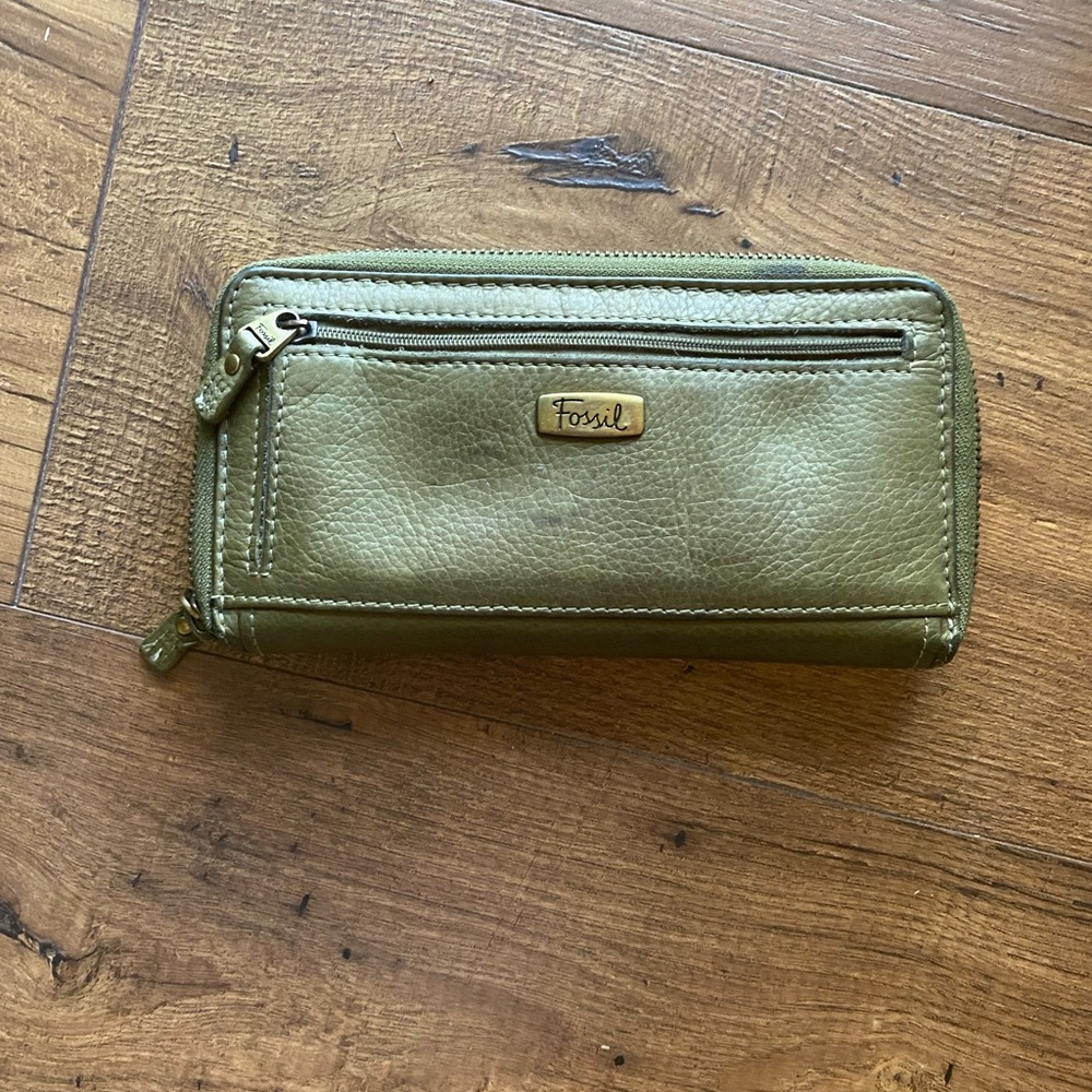 Fossil green leather women’s wallet